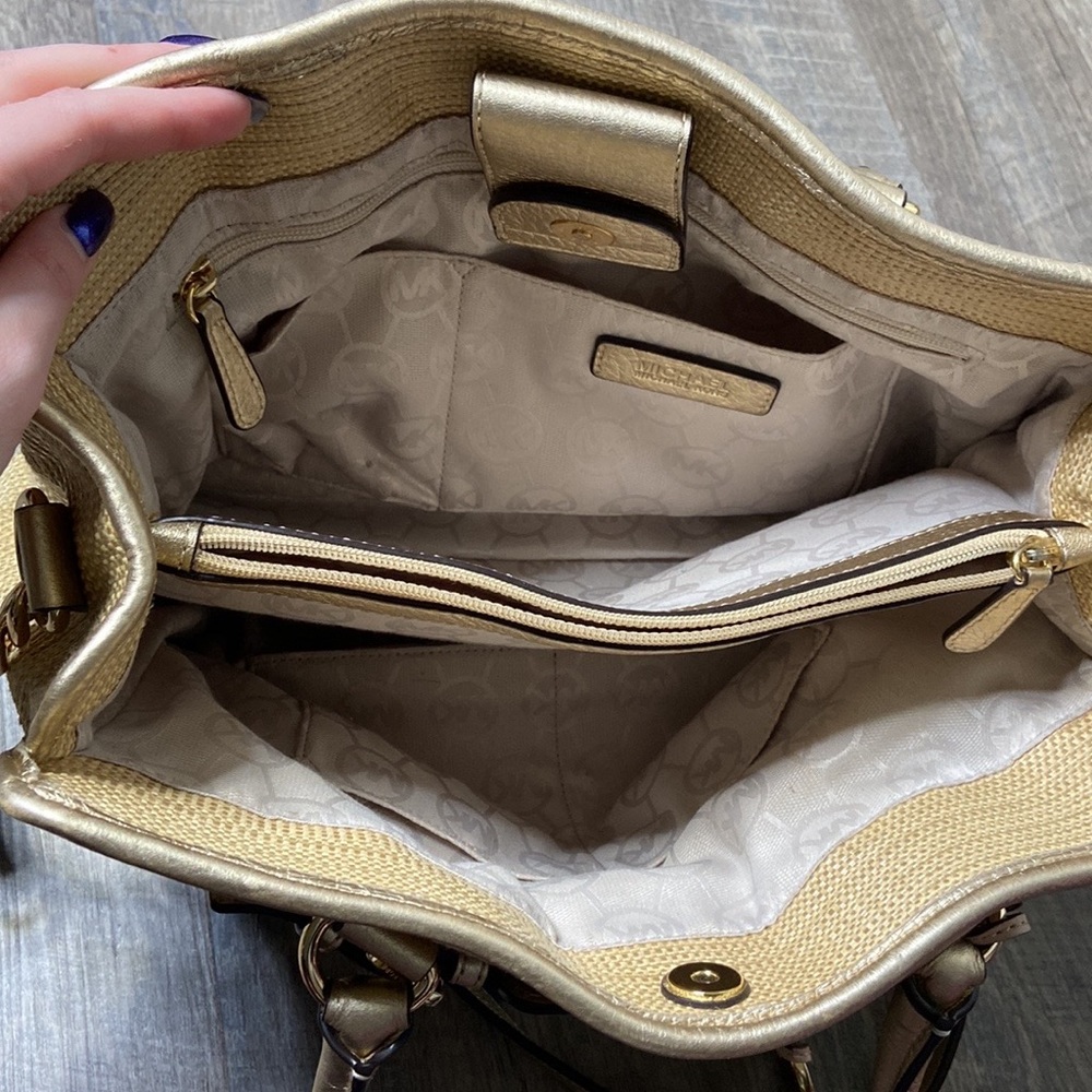 Michael Kors Hamilton Purse - Picture 14 of 16